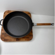 Сковорода 28 см чавунна глибока Біол