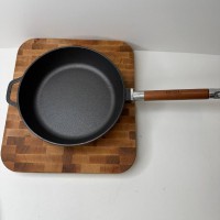 Сковорода 24 см чавунна глибока Біол