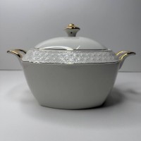 Супниця 2500 мл біла порцеляна квадратна 10″