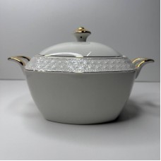 Супниця 2500 мл біла порцеляна квадратна 10″