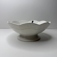 Цукерниця на ніжці біла порцеляна кругла 1300 мл 23,2 см